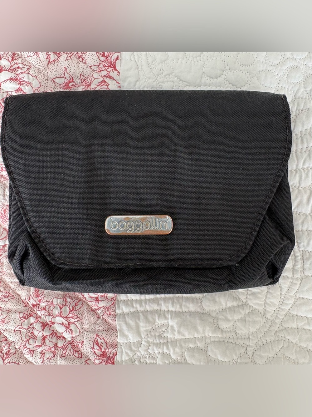 Baggallini Black Fold-Over Wallet 🖤